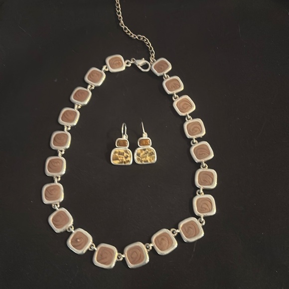 Very classic, reversible 15 inch necklace with 3 inch extension and earrings ! - Picture 1 of 6